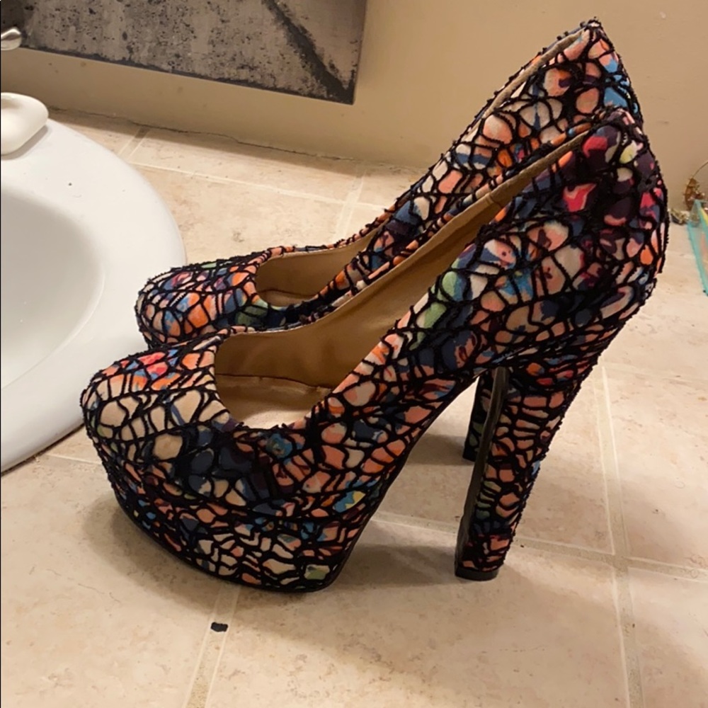 Heels - Picture 3 of 3